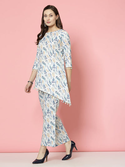 Printed tunic with embellished hemline and matching trousers set featuring three-quarter sleeves and boat neck.