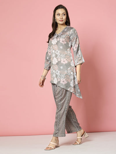 Printed floral tunic with trousers co-ords featuring a peach fish cut tunic and zig-zag patterned trousers.