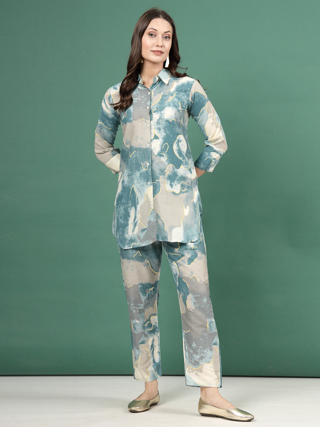 Abstract printed shirt with trousers, featuring three-quarter sleeves and elasticated waistband.