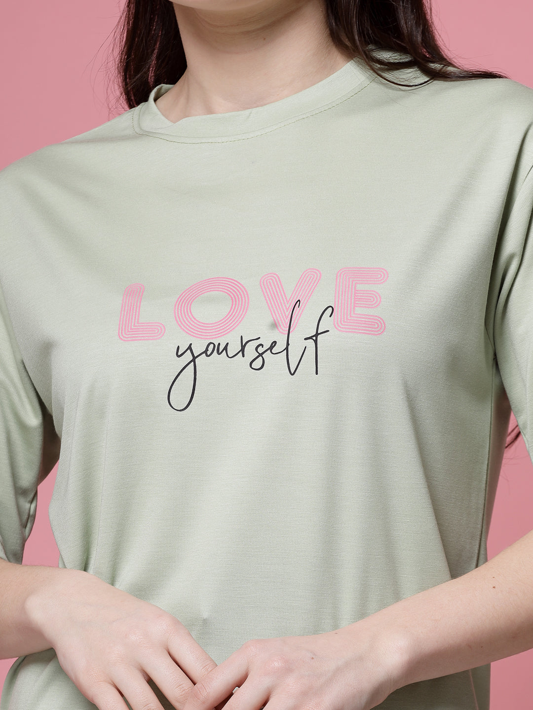 Solid pista green t-shirt with "Love yourself" print, round neck, short sleeves, regular fit.