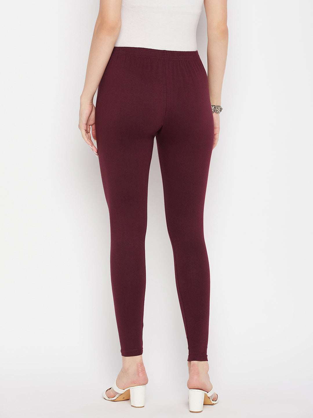 Wine solid ankle length leggings with elasticated waistband.