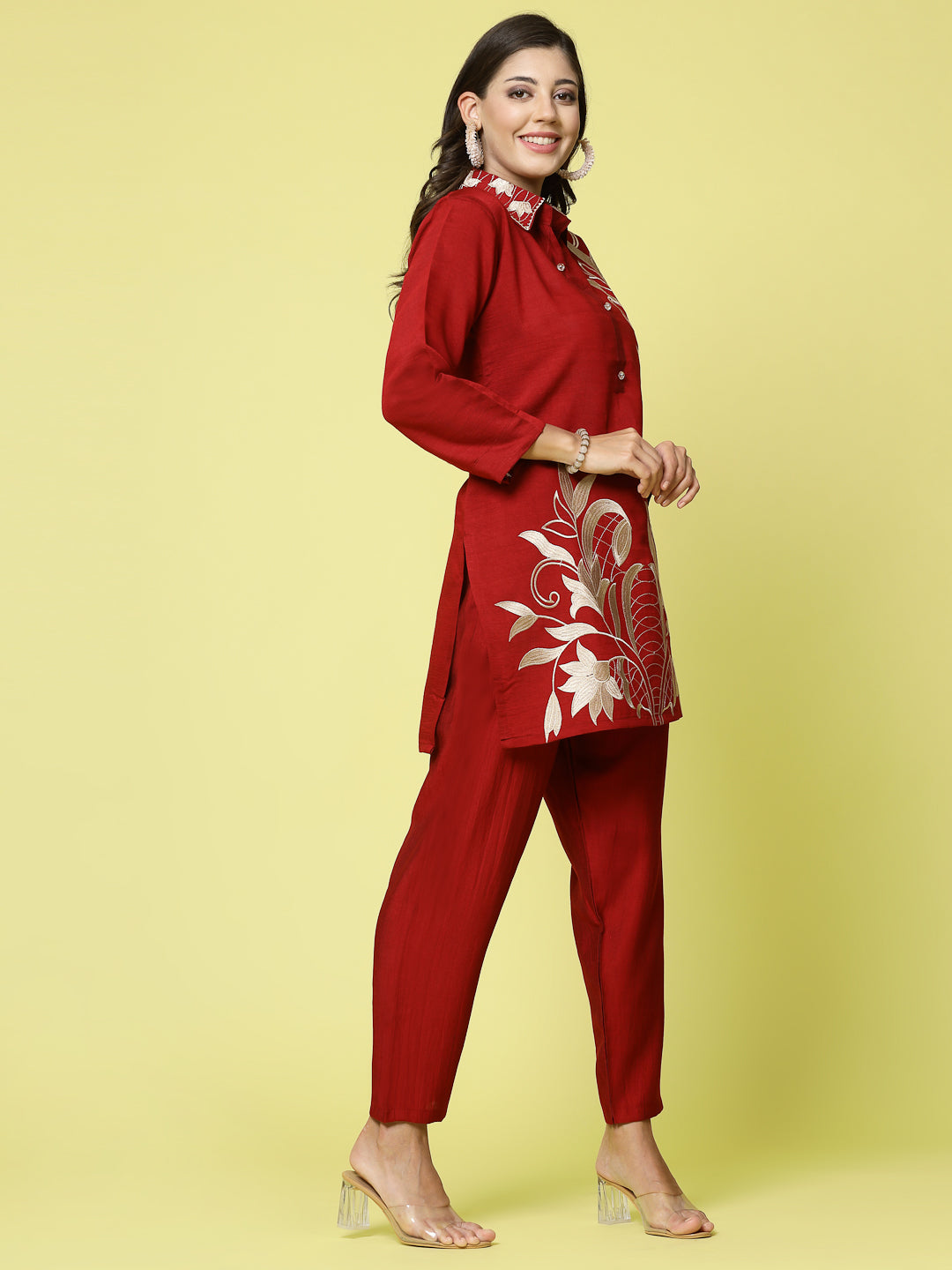 Women embroidered tunic with trousers, featuring a floral design, three-quarter sleeves, and a shirt collar.