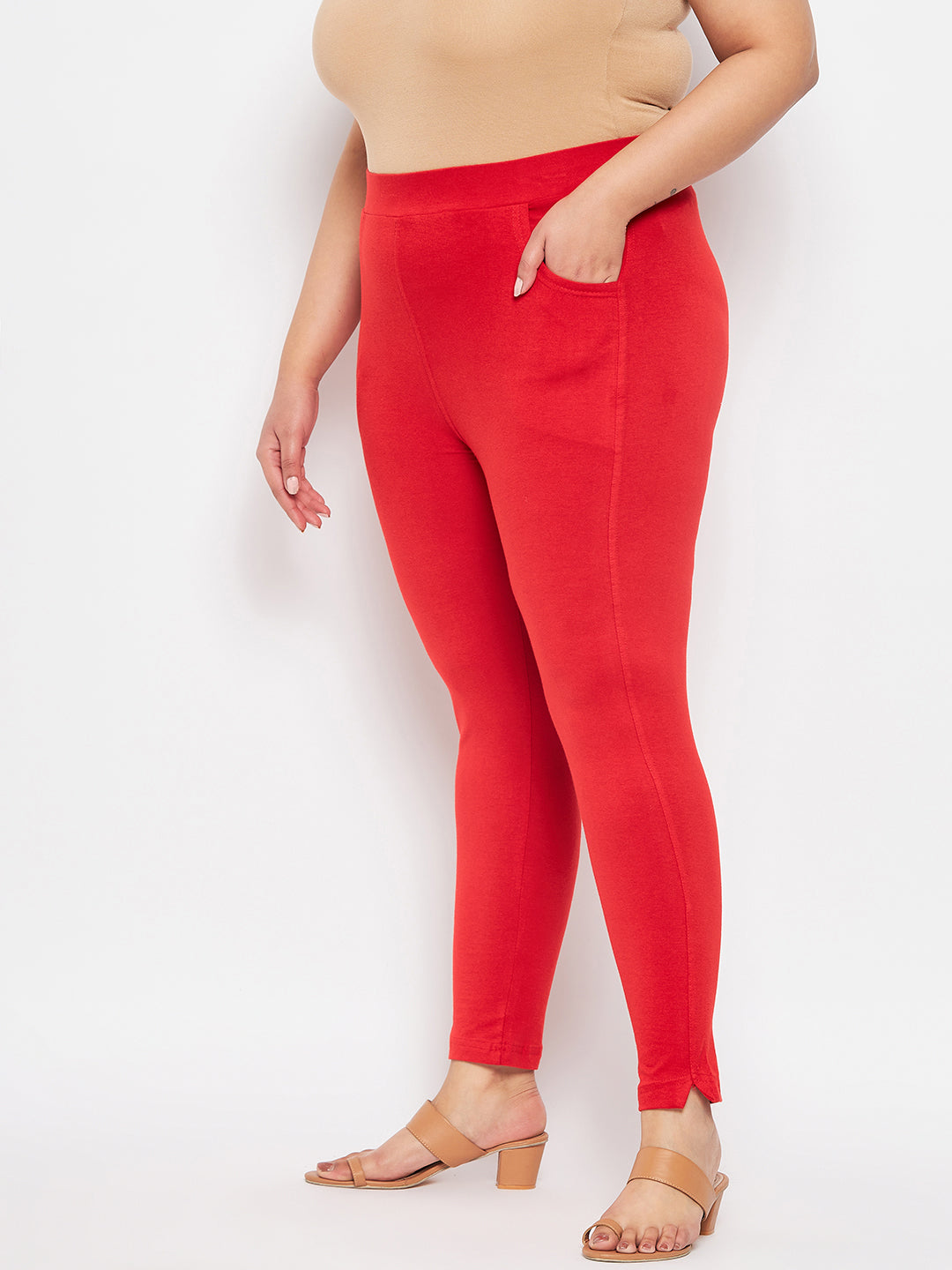 Red solid ankle length leggings with elasticated waistband.